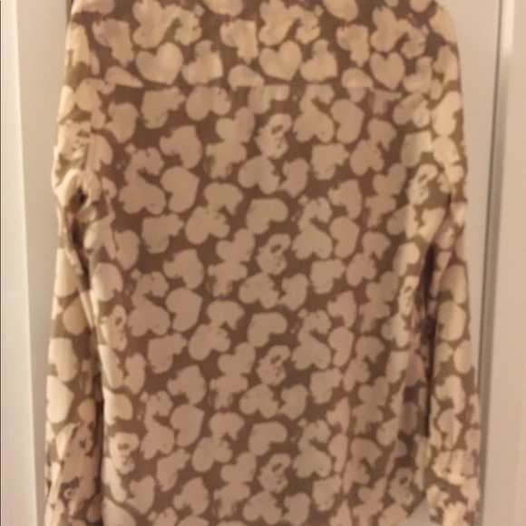 Equipment silk top sz S tan with pink hearts - Picture 5 of 6